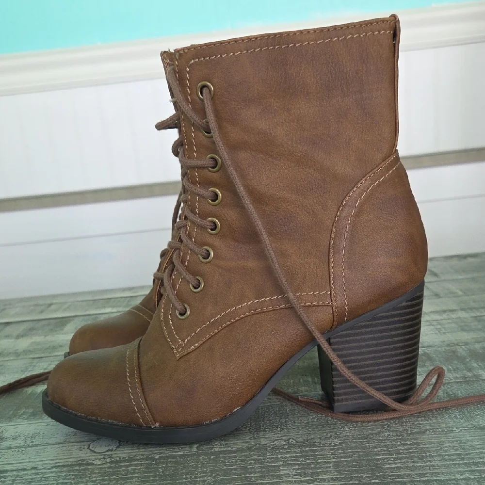 Faded Glory Brown Lace-Up Boots with Chunky Heel - Picture 6 of 8